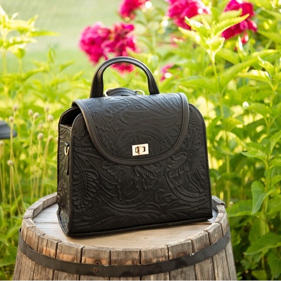 Hand carved genuine leather backpack - Picture 12 of 13